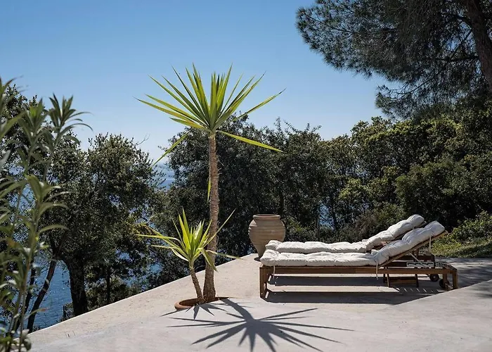 Malvazios Big Blue Villa